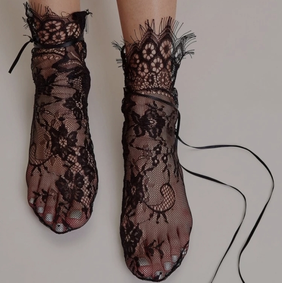boutique Accessories - 1 pair of lace socks